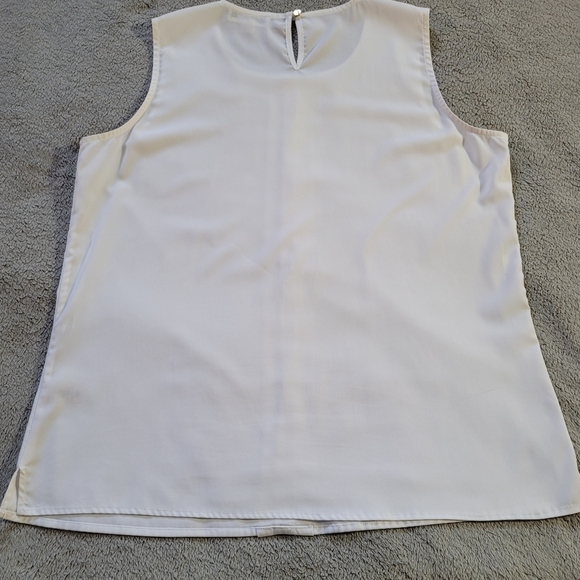 Calvin Klein Women’s Size Medium White Sleeveless Blouse w Pleated Front Panel - Picture 7 of 12